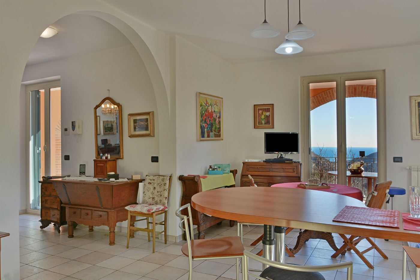 Sala da pranzo affacciata sul mare